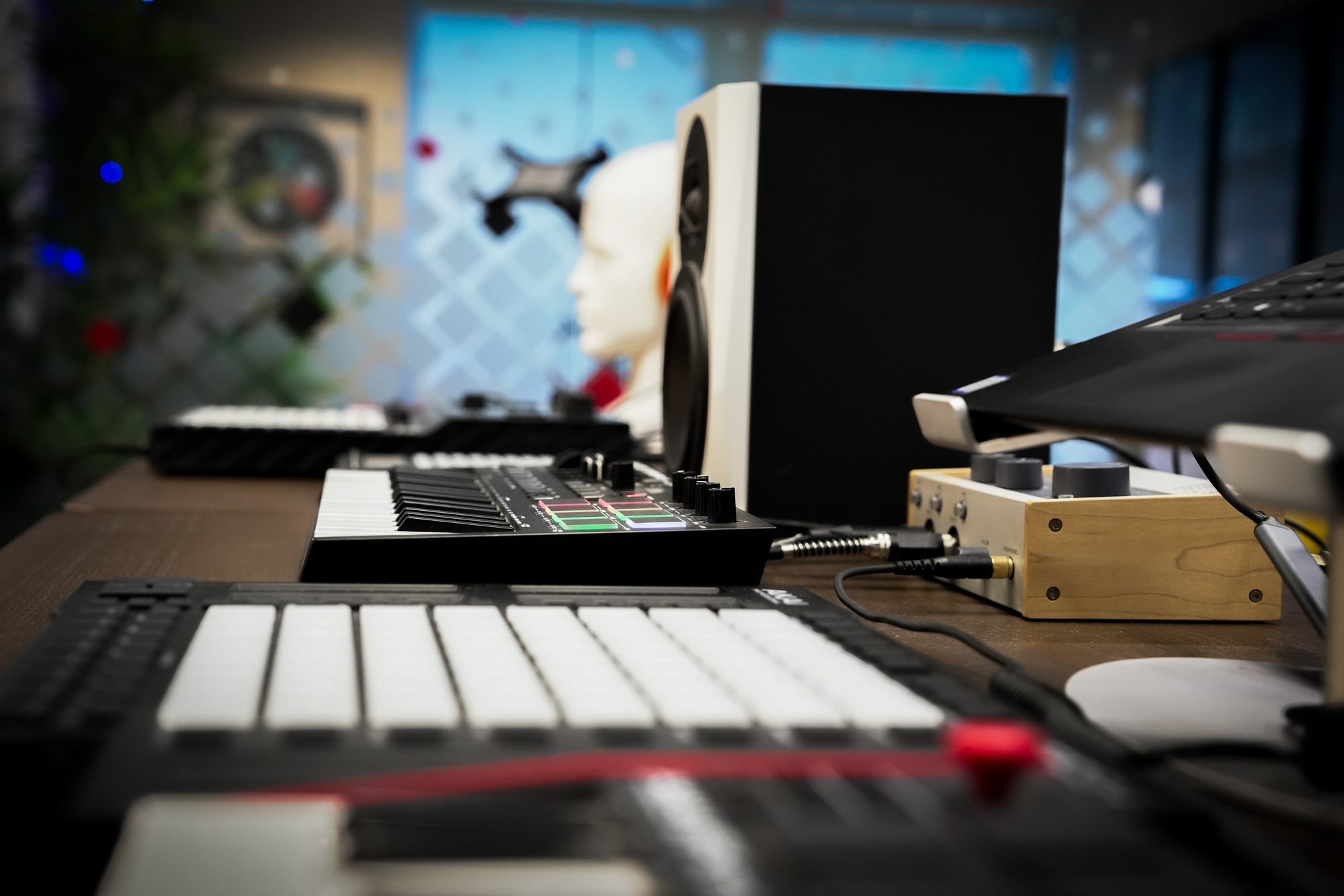 Controllers and monitoring on the music bench at MCX